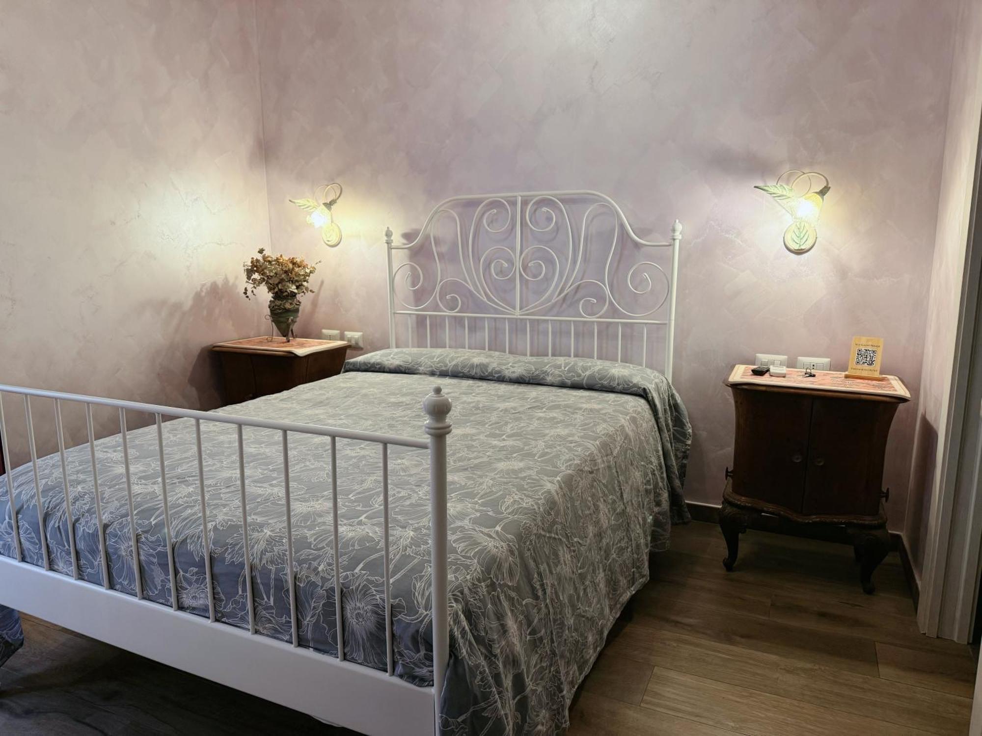 Iris Guest House ローマ エクステリア 写真